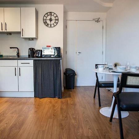 Modern 2-Bed Apartment In Leeds City Centre Exterior photo