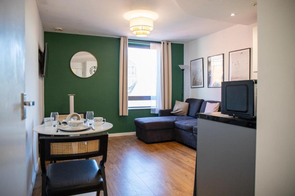 Modern 2-Bed Apartment In Leeds City Centre Exterior photo