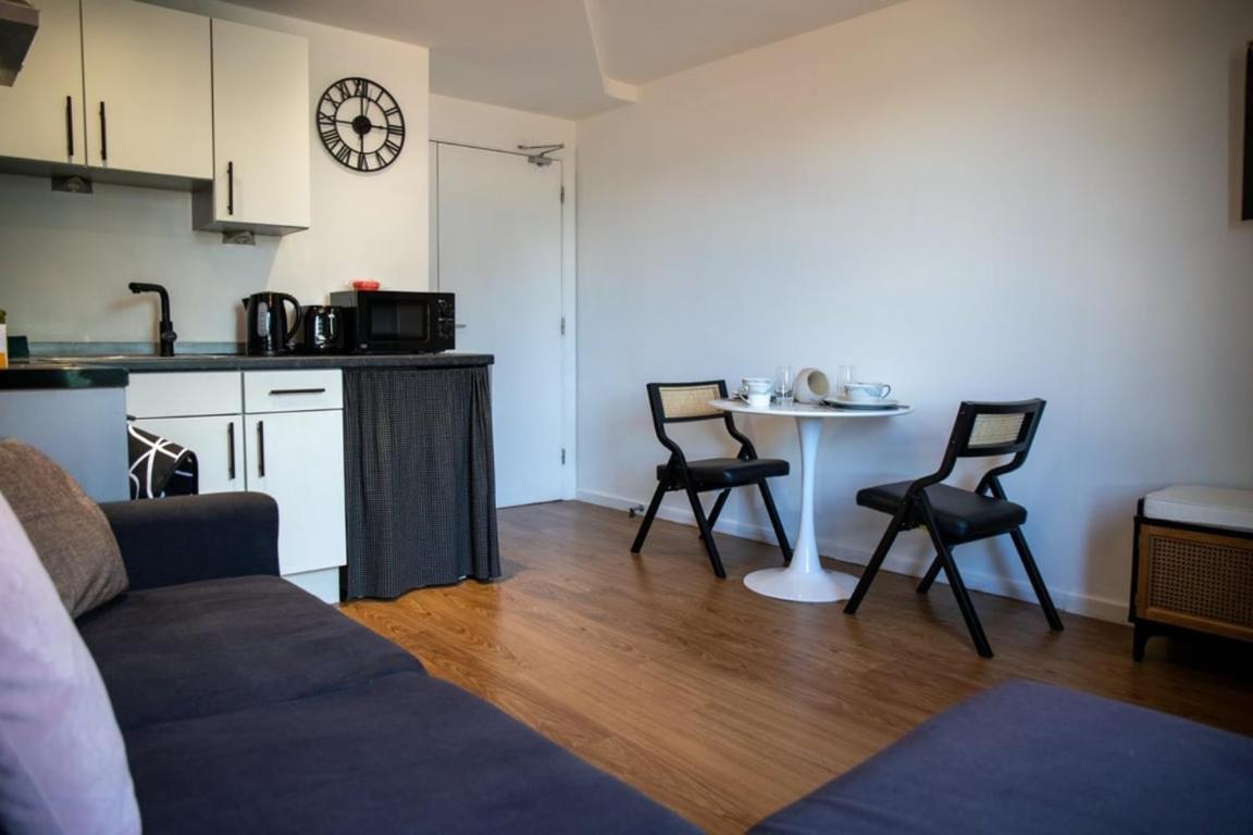 Modern 2-Bed Apartment In Leeds City Centre Exterior photo