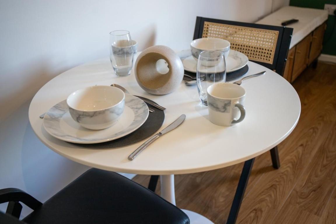 Modern 2-Bed Apartment In Leeds City Centre Exterior photo