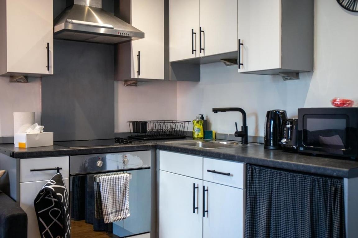 Modern 2-Bed Apartment In Leeds City Centre Exterior photo